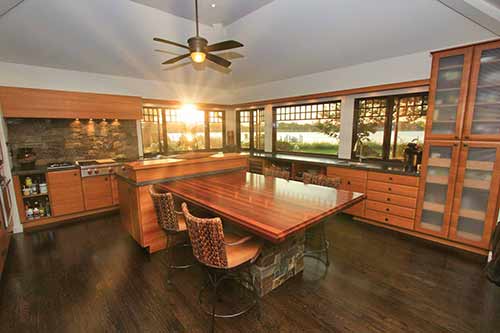 Warm Traditional Kitchen Remodel by Kitchen King Inc. project photo